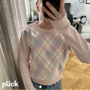 Stickad Brandy Melville  - Stickad Brandy Melville tröja i Onesize men är som xs/s💕