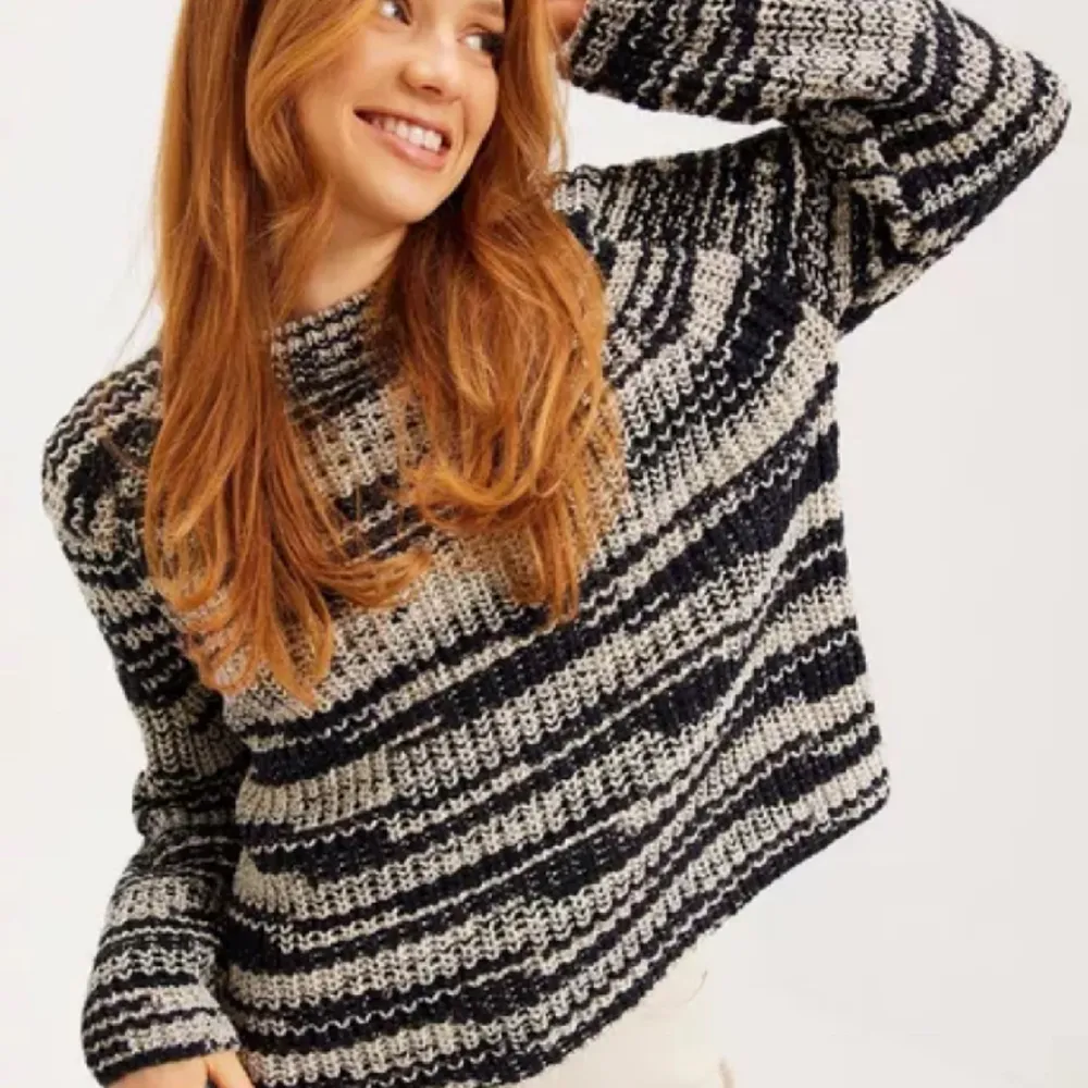 Jätte fin stickad sweater från Ginatricot som är slutsåld❣️Nypris 499 och helt oanvänd, pris kan diskuteras!. Tröjor & Koftor.