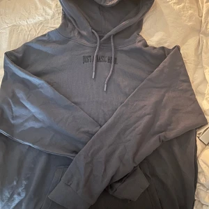 Hoodie - Hoodie ifrån lager157 oanvänd. Väldigt snygg tröja men tyvärr kommer inte till användning 💗