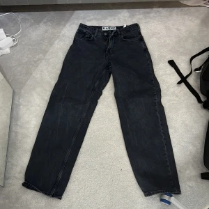 Baggy mörk gråa jeans - Bra kvalitet, använd några gånger ganska baggy