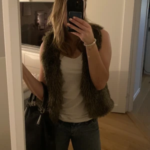 Pälsväst - Pälstväst, aldrig använd 💕 