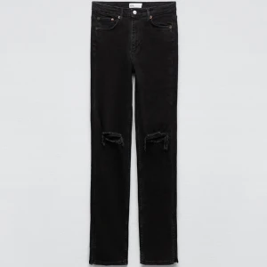 Flared Jeans - svarte jeans med hull, pent brukt, selges siden de er for små, størrelse XS/34