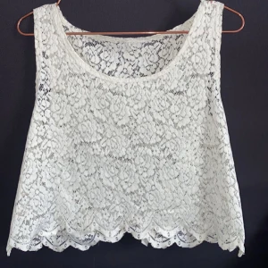 Topp - Super fin topp ☺️ Storlek S, okänt märke. Inte använd mycket så fint skick ✨