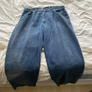 Levis Baggy Silvertabs - Väldigt najs par Levis baggy silvertabs helt ok skick och lite uppklippta men inget mega fel på dom 
