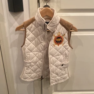 Ralph lauren väst  - En jätte snygg vid ralph lauren väst i storlek XS använd fåtal gånger 