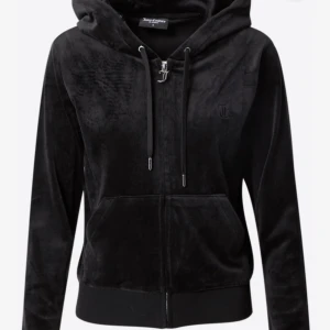 Juicy couture kofta - Säljer en helt ny oanvänd juicy kofta i storlek S. Prislappen kvar och säljer endast för 650, pris kan diskuteras, skriv privat för bilder🫶Nypris 1200