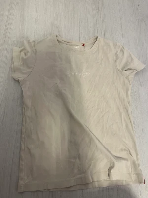 Espirt t shirt - Ny espirit t shirt. Skit gullig och jätte bra skick. 