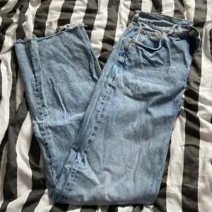 Jättesköna och mjuka jeans från gina, dom är ganska långa i benen så är inte ofta använda❤️ Nypris 499kr