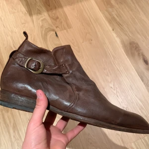 Officiene creative skor - Officiene creative skor köpta i butik 100% legit knappt använda.  Skick: 8/10 nypris: 5200 Storlek: 44