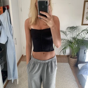 Korsett  - Korsett från maidenform. Lite använd. Jag brukar ha xs/s. 