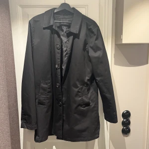 Cargo Jacka - Svart cargo jacka./Aron