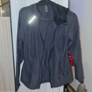 Vindjacka - Vindjacka/tränings jacka  Fint skick.