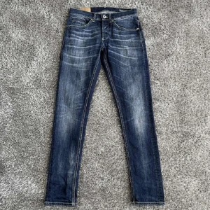 Dondup jeans  - Säljer ett par riktigt feta dondup jeans skicket är 9/10  kan tänka mig att gå ner i pris vid snabb affär. Nypris typ 3000