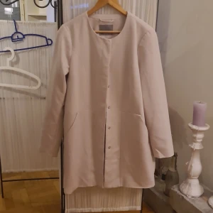 Jacka - Skulle säga lite mer åt kavaj hållet