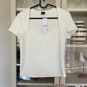 Söt topp - Söt, helt ny topp från Gina Tricot🤍