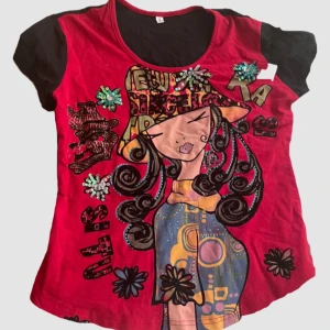  y2k tröja med tryck  - Jätte fin y2k tröja som tyvärr inte kommer till användning längre