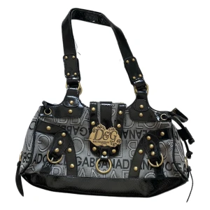 Väska  - suuupersnygg dolce&gabbana väska med guld-detaljer. 