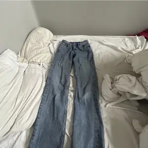 Coola straight leg jeans från weekday som tyvärr är för små för mig, köpta för 500kr