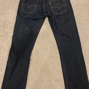 Levis 501 - Säljer dessa Levis 501 i storlek 31/32 då de ej används längre 8/10 skick Knappt använda och inga skavanker