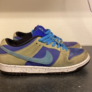 Dunk SB low Celadon - Säljer nu mina SB dunks som jag köpte på stockx för 2500kr. Dem är i bra skick men kanske lite smutsiga vilket jag kan städa. Vid snabb affär kan priset sänkas 🙃