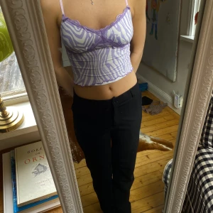 Linne i zebramönster  - Fint lila linne i spets och zembramönster 