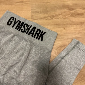Gymshark tights - Gråa Gymshark tights, som nya! Stl M Frakt tillkommer 