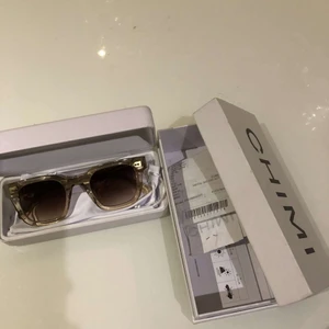 Chimi ecru 004 - Säljer ett par chimi ecru i modell 004 i fint skick Allt og ingår och kvitto finns.