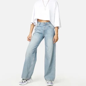 Wide leg jeans  - Säljer dessa snygga jeans, då dem är för små. Använda fåtal gånger, sitter mid waist❣️