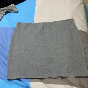 Kjol - Säljer denna fina kjolen på grund av att den är för stor, köpt på Cubus för 229kr. 45kr frakt!! TAR BARA SWISH TRYCK INTE PÅ KÖP UTAN KONTAKT MIG DM!