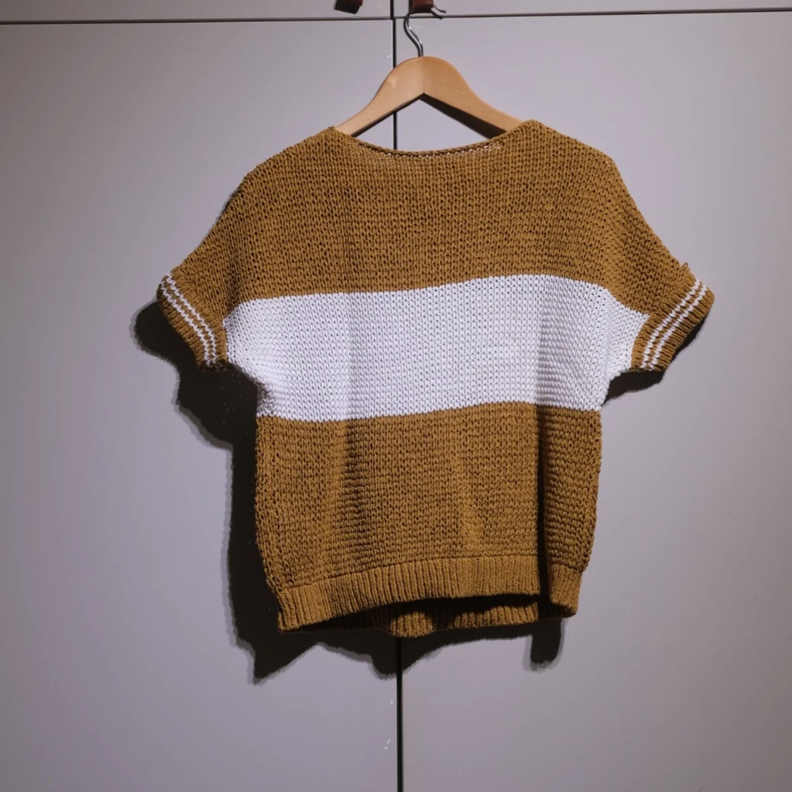 Knitted top in ochre and white - 90