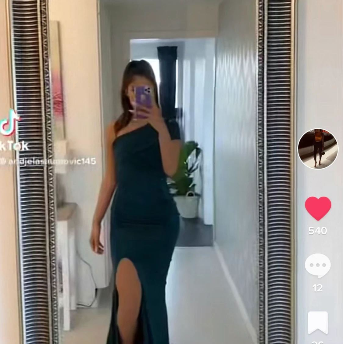 Säljer min fina balklänning, eftersom att den Inte kommer att komma till användning.