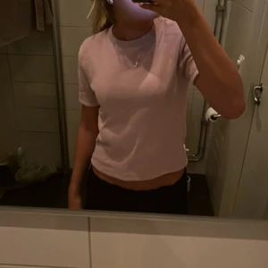 S - Säljer min super söta sstickade t shirt från Zara i storlek S. Köparen står för frak💞