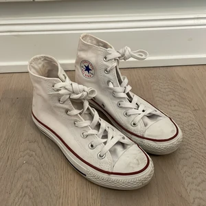 Vita Converse 36 - Vita Converse i storlek 36.
