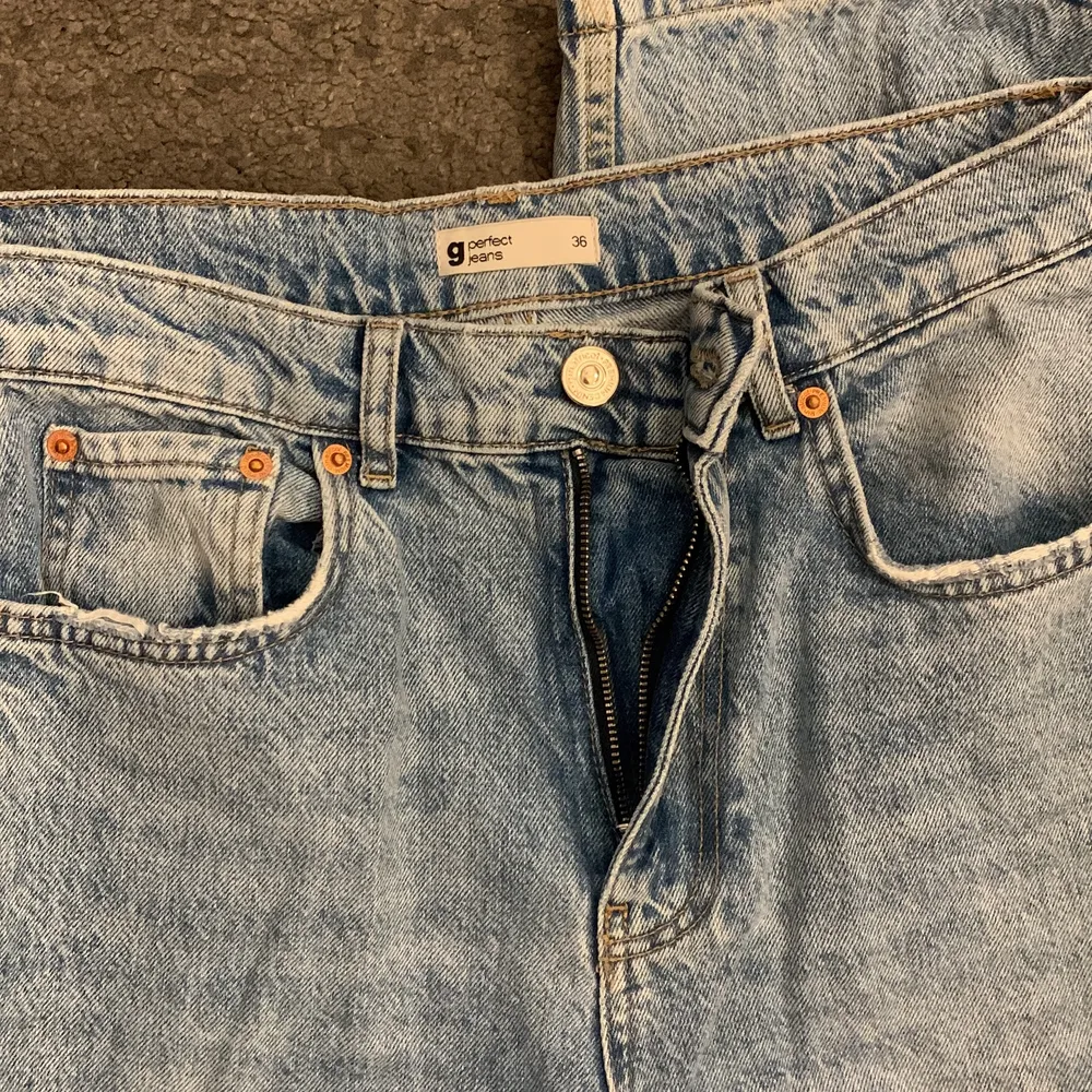 Jättefina jeans från ginatricot. . Jeans & Byxor.
