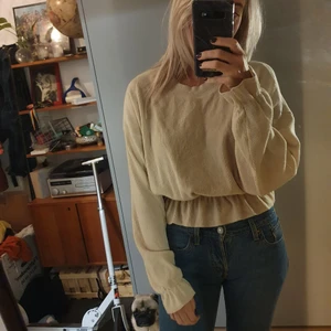 Blus zara - Sååå fin blus från zara lite peplumig. Skick som nytt! Färg beige