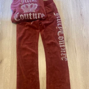 Juicy dress osnvänd - Helt nytt sett från förra årets. Oanvänt så helt ny