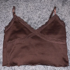 Brunt linne - Brunt linne i xs!🥰 den är lite stor i storleken, helt oanvänd😍😍