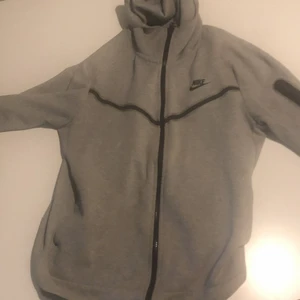 Nike tech fleece grå - Nike tech fleece grå storlek M