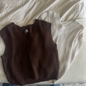 Stickade västar hm - Stickade västar som inte kommer till användning, den bruna är nästintill oanvänd, men den krämvita har används några gånger. Köp båda (VIT SÅLD) för 140, annars 80 kr styck 