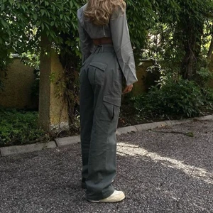 ADSGN cargo pants  - Säljer dessa populära cargo pants i storlek XXS men de sitter mer som XS/S.  Nypris: 900kr Säljer för: 600kr