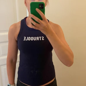 Tränings linne från STRUGGLE stl.S. - Skönt snyggt linne från STRUGGLE stl.S. Aldrig använd. 