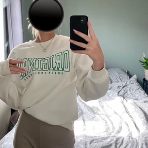 Collegetröja  - En snygg collegetröja från Gina i storlek S. I bra skick! Nypris var ca 250kr💕