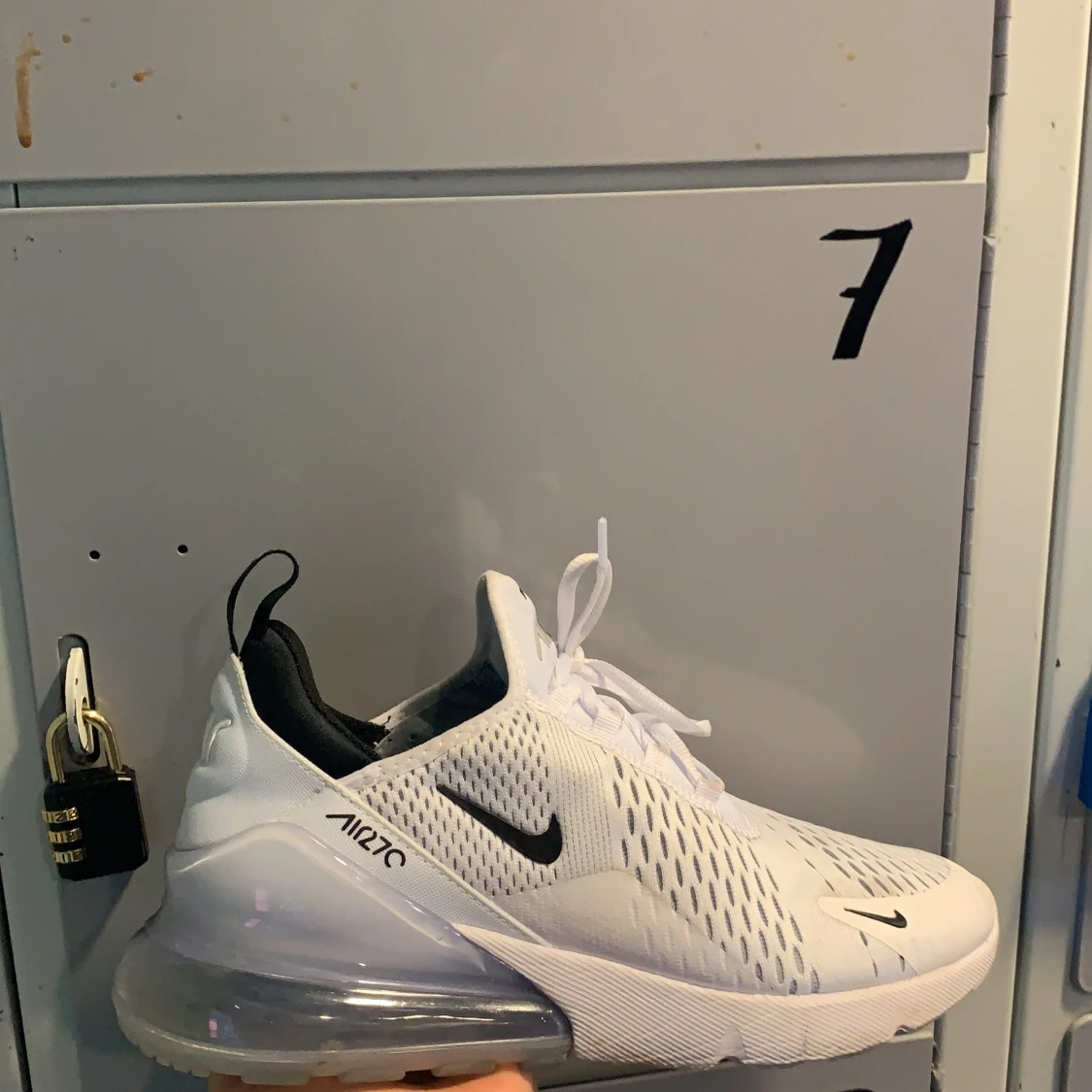 Säljer sprillans nya 270 