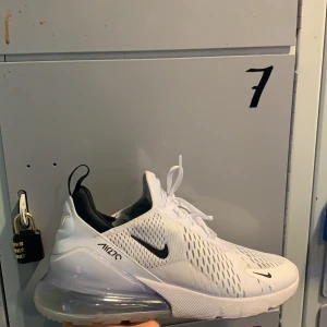 Säljer sprillans nya 270  - 10/10 skick använda en gång