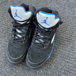 Jordan 5 racer blue - Jättefina jordan 5:or som inte användits så många gånger, köpta från snkrs. Box ingår