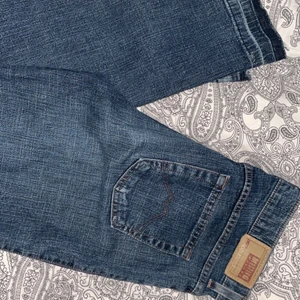 Mustang Bell bottoms  - Skitsnygga byxor midwaist/lågmidjade och utsvängda! 