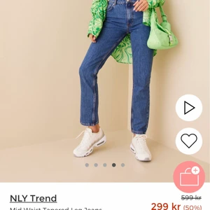 Mid waist jeans - Super snygga jeans som tyvärr blivit förstora för mig. Sparsamt använda och inga defekter. Storlek 40 men skulle säga att dom sitter mer som 38💕