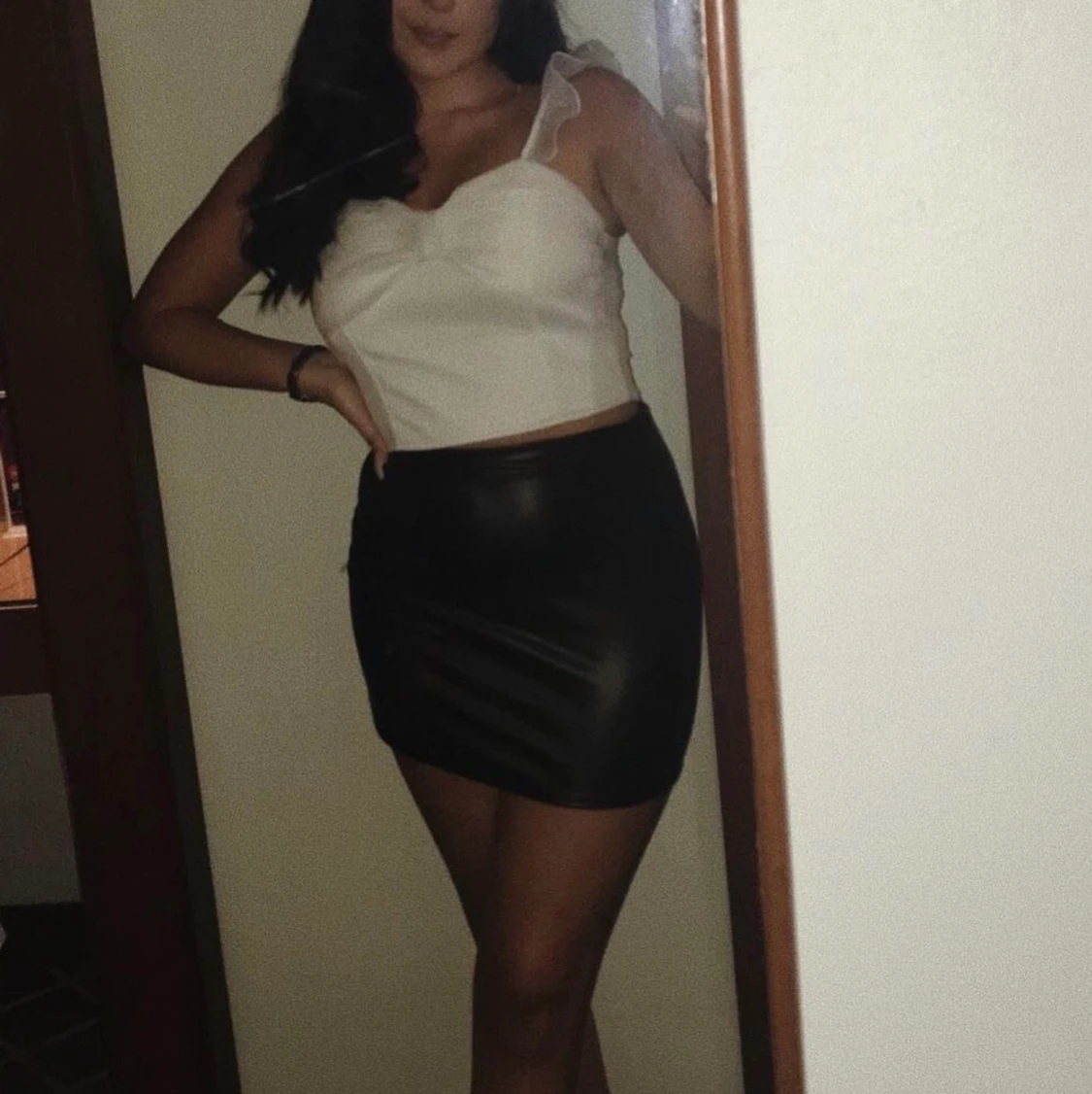 vit topp med volang - 90