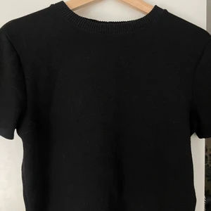 Stickad t-shirt - Trendig stickad tshirt från zara som inte längre finns kvar på hemsidan 