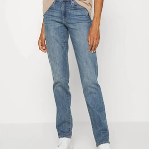 Gap denim Regular Classic Straight jeans - Strolek 26 low-mid waist! Växt ur men va ett av mina favorit plagg passar till allt och extremt sköna! 